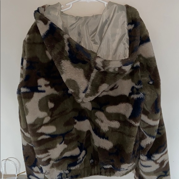 Camouflaged fashion nova fluffy jacket - Picture 3 of 3